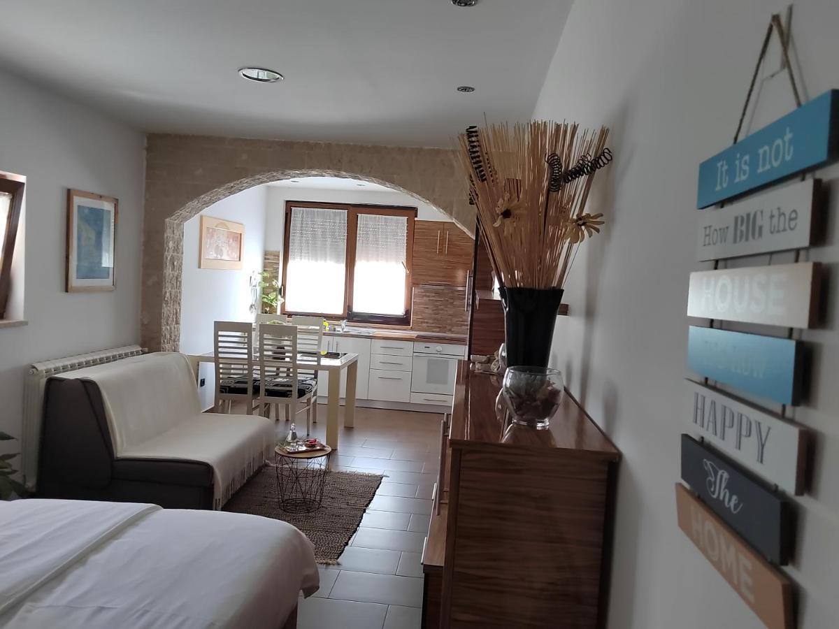 Relax Green House Ровінь Екстер'єр фото