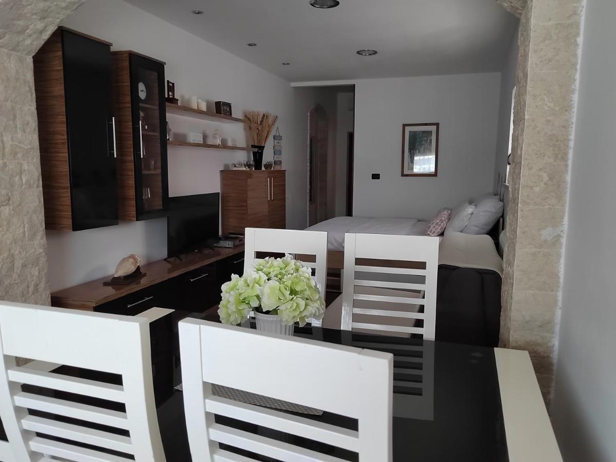 Relax Green House Ровінь Екстер'єр фото