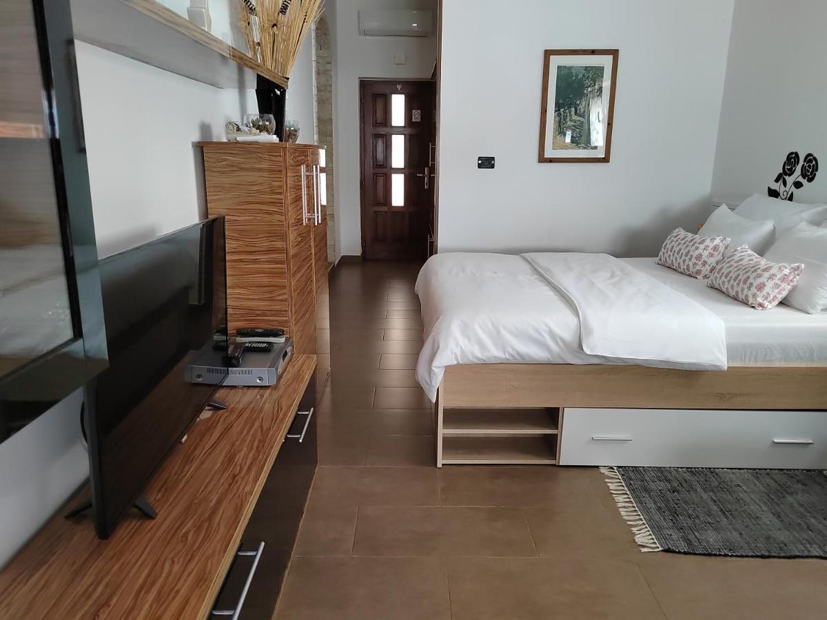 Relax Green House Ровінь Екстер'єр фото
