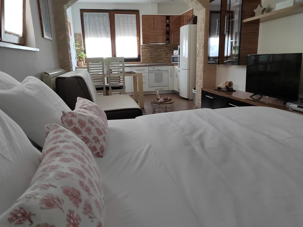 Relax Green House Ровінь Екстер'єр фото