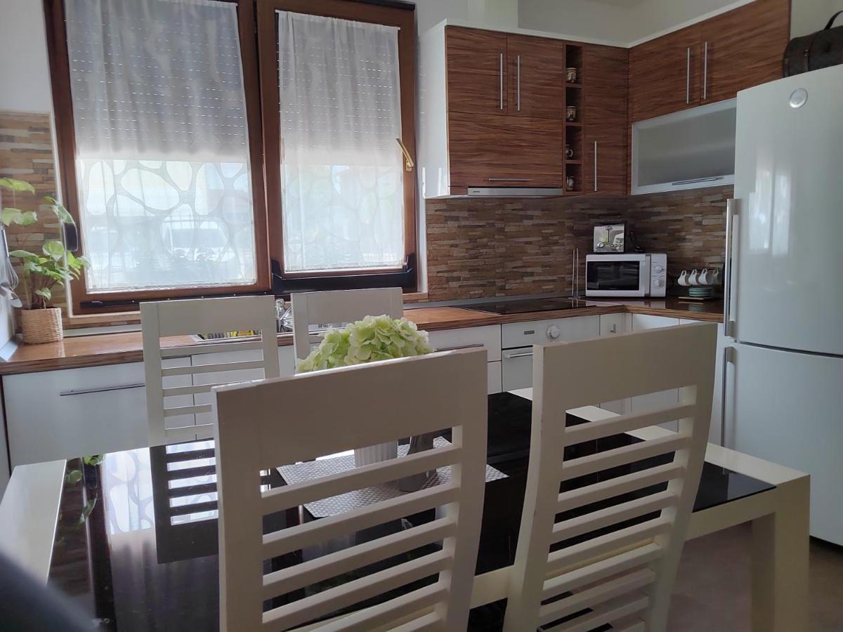 Relax Green House Ровінь Екстер'єр фото