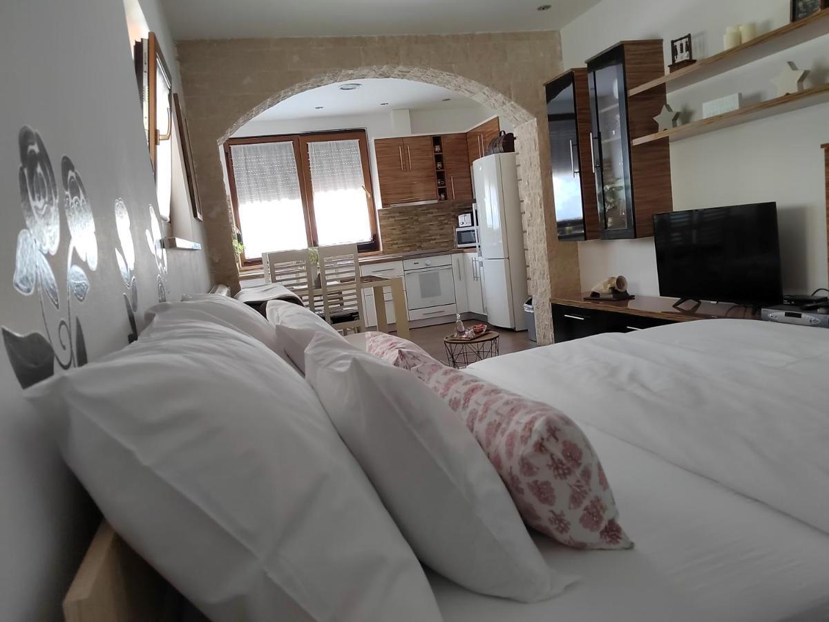 Relax Green House Ровінь Екстер'єр фото