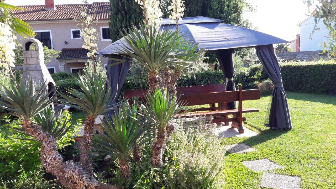 Relax Green House Ровінь Екстер'єр фото